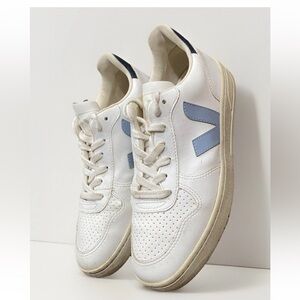 VEJA Women's V-10 Leather sneakers Lace Up Size-7 White And Blue